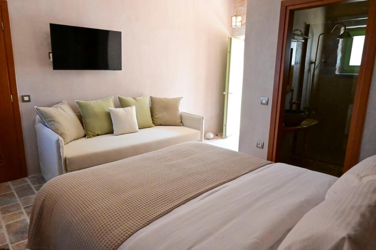 Arapis Rooms & Suites Agios Kiprianos Esterno foto