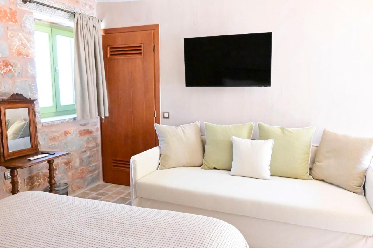 Arapis Rooms & Suites Agios Kiprianos Esterno foto