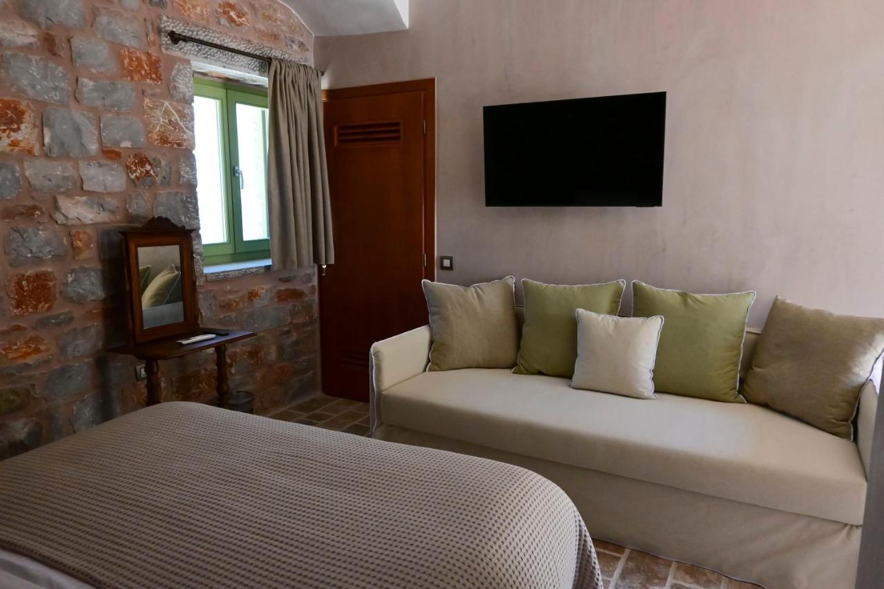 Arapis Rooms & Suites Agios Kiprianos Esterno foto