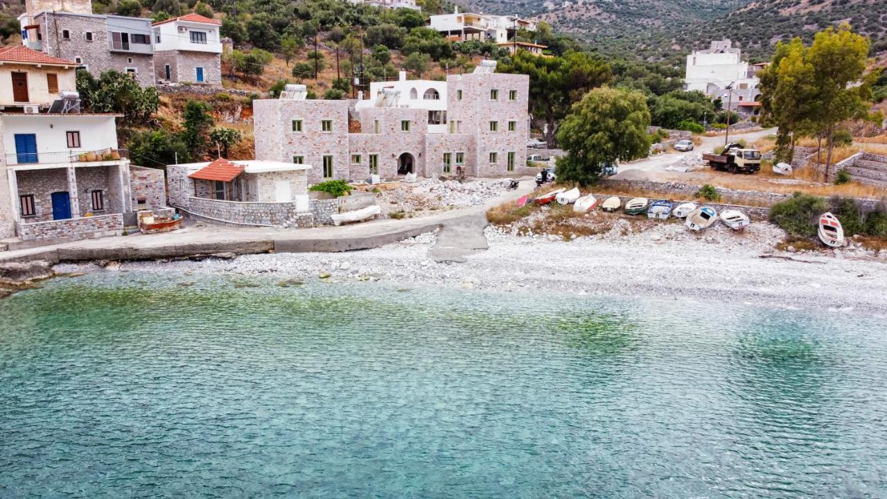 Arapis Rooms & Suites Agios Kiprianos Esterno foto