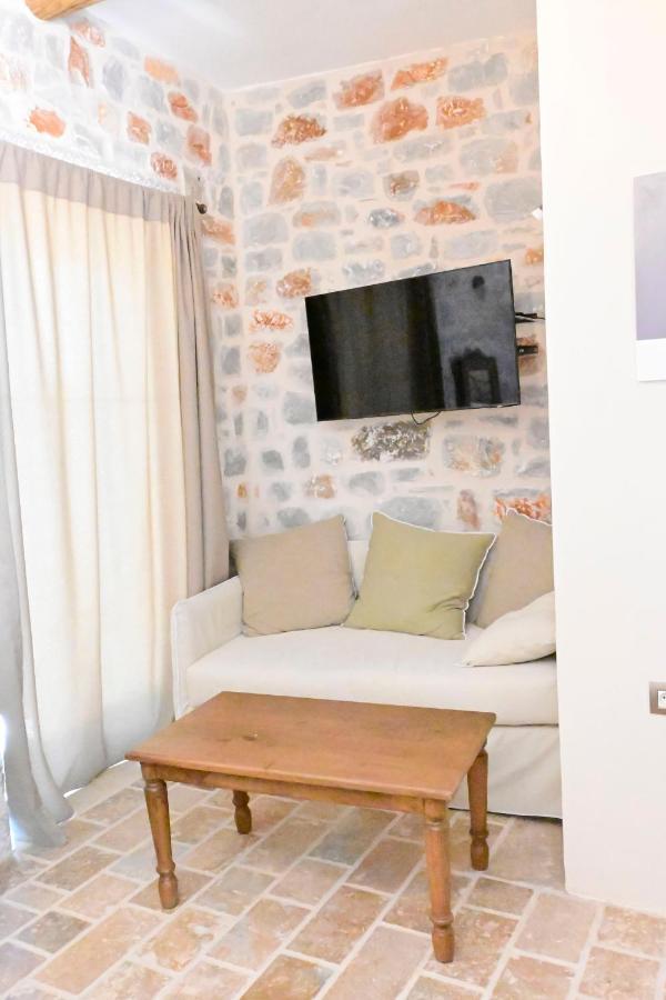 Arapis Rooms & Suites Agios Kiprianos Esterno foto