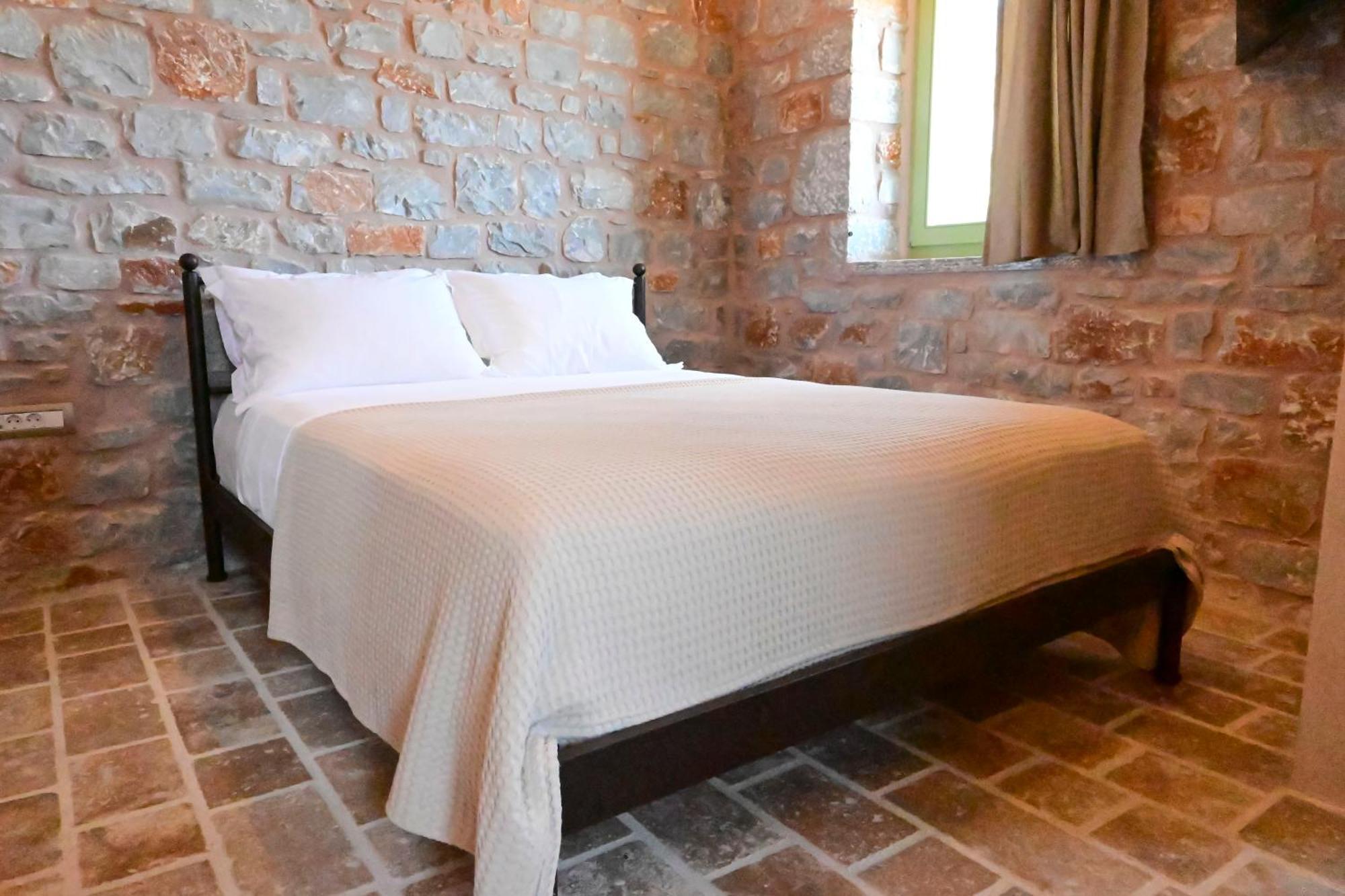 Arapis Rooms & Suites Agios Kiprianos Esterno foto