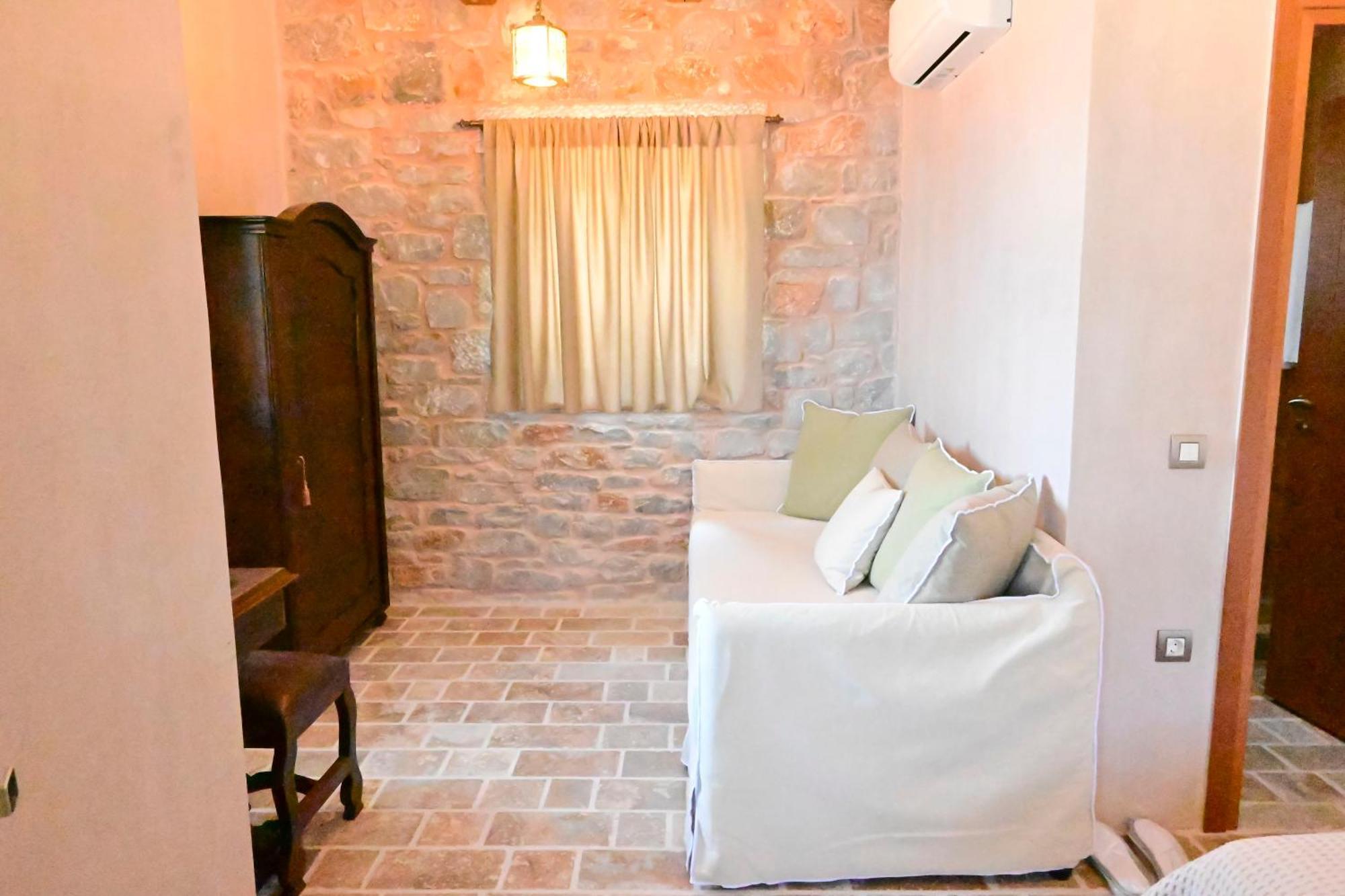 Arapis Rooms & Suites Agios Kiprianos Esterno foto